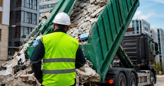 Вывоз строительного мусора в Устях-Лабинске: услуги лицензированной компании — ПроМусор